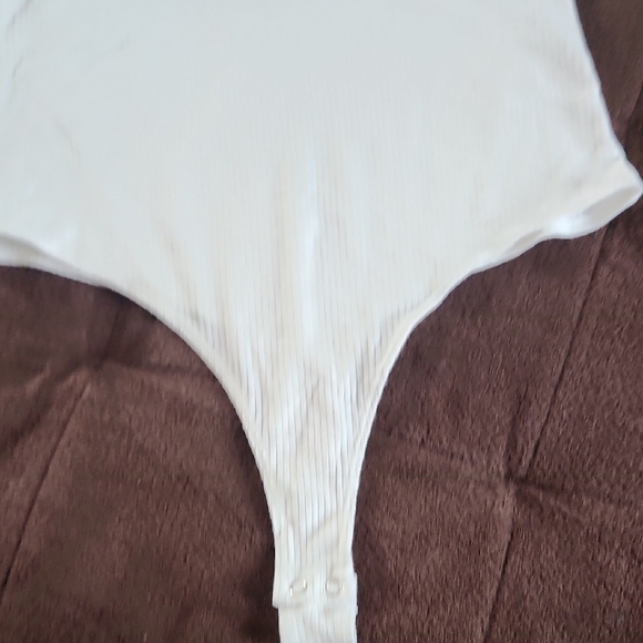 White Ruffled Strap - Picture 4 of 4